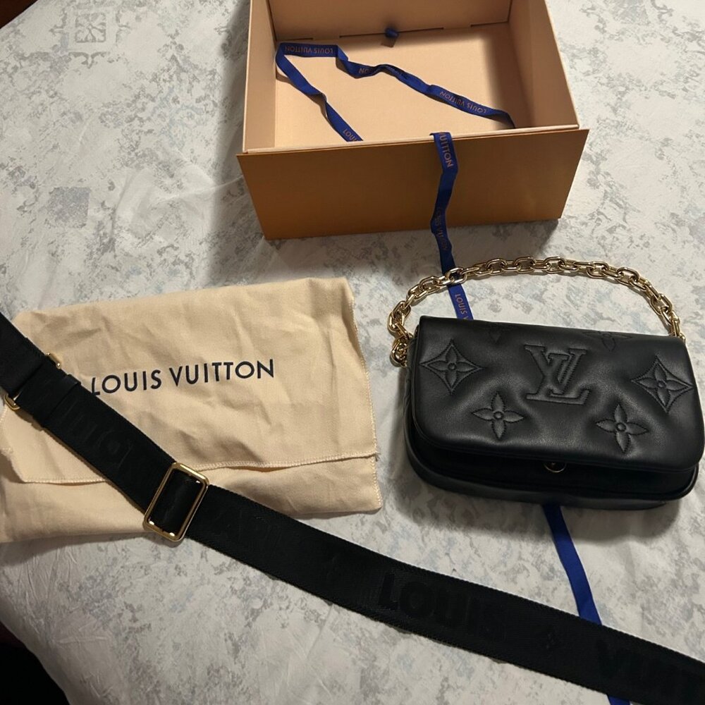 LOUIS VUITTON Wallet on Strap Bubblegram